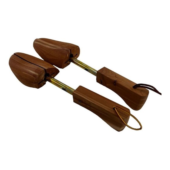 Pair Of Rochester Cedar Shoe Trees With Spring Adjustable Brass Hardware Vintage - Picture 1 of 6